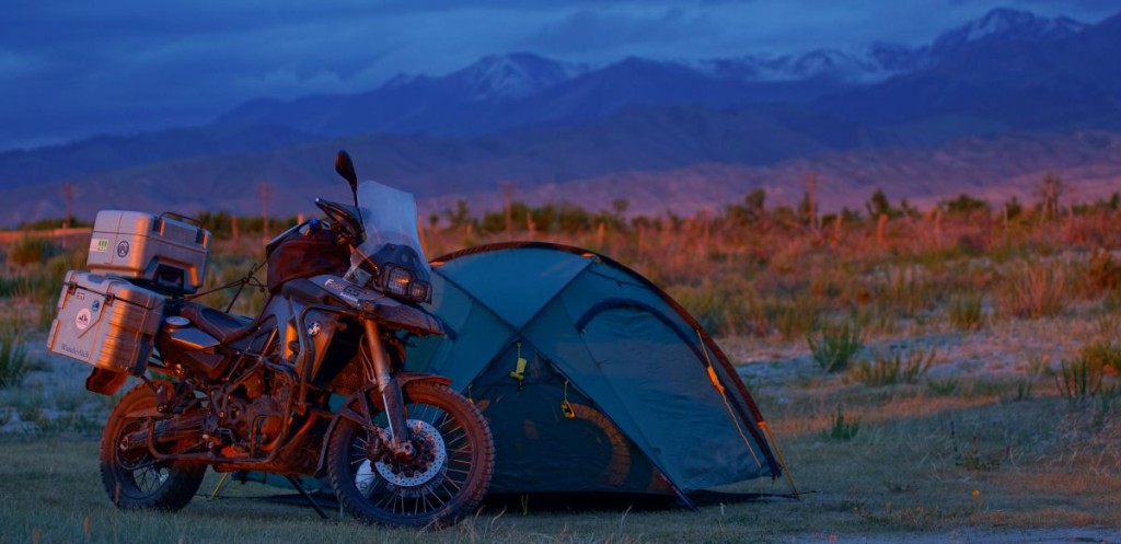 Motorrad Zelt in Kirgistan